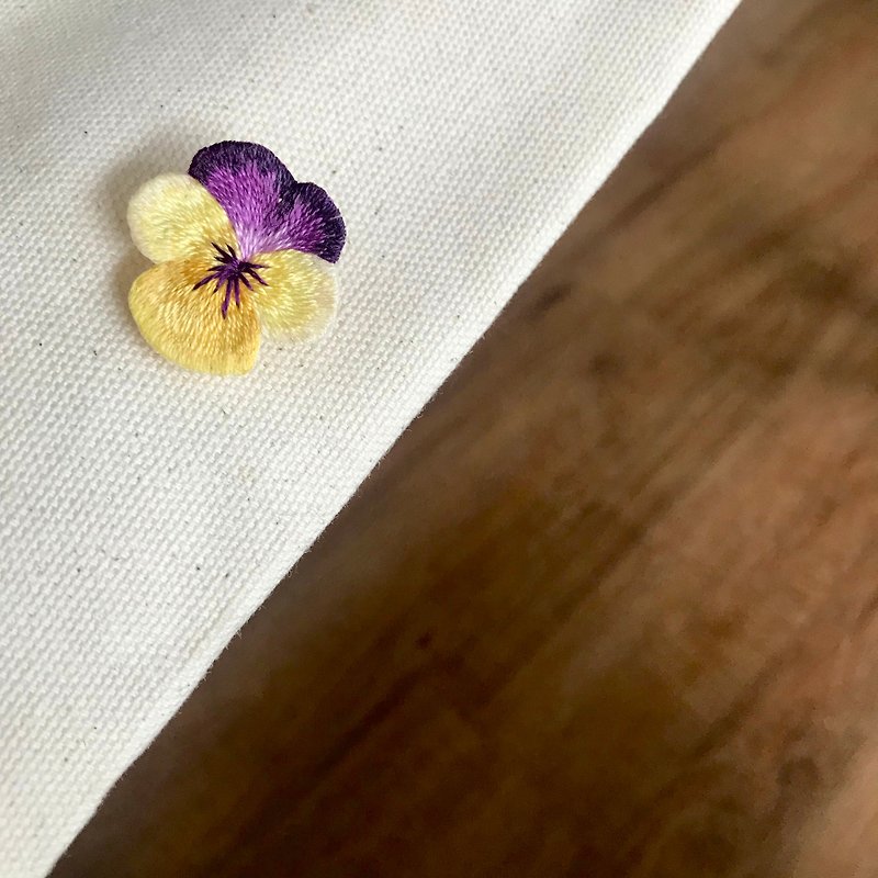 Three-color hand embroidery brooch - เข็มกลัด - งานปัก สีม่วง