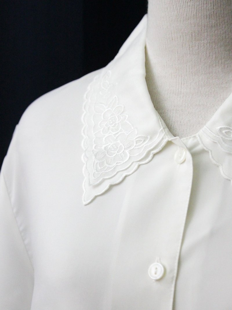 [RE0310T1863] Department of Forestry in Japan rose embroidery vintage double collar white shirt - Women's Shirts - Polyester White