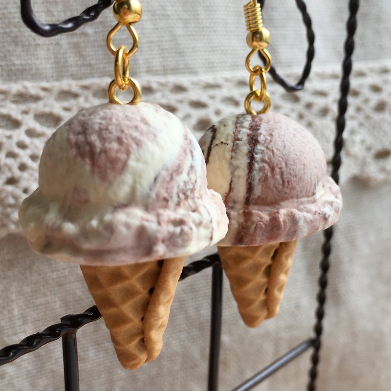 冰淇淋耳環 巧克力香草 單耳 大理石紋 - 耳環/耳夾 - 黏土 卡其色