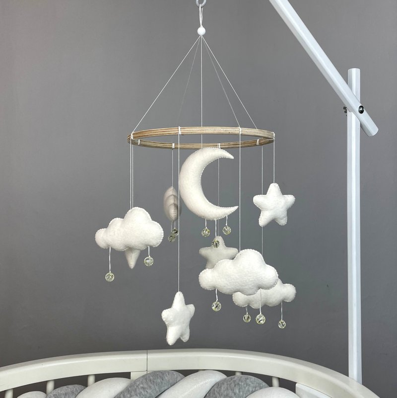 Baby mobile neutral Cloud crib mobile Nursery felt hanging mobile moon star - 寶寶/兒童玩具/玩偶 - 其他材質 白色