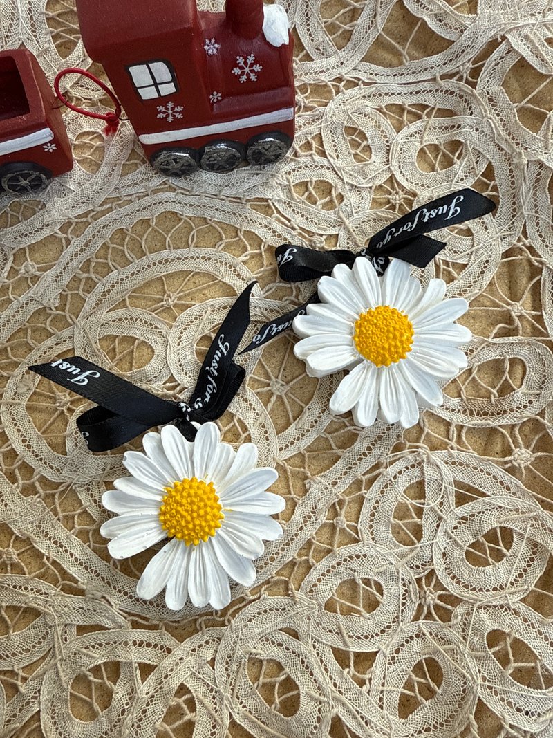 好日手作。黑白雛菊擴香石膏花擺飾裝飾吊飾香氛儀式聖誕禮物新年 - 裝飾/擺設  - 其他材質 黑色