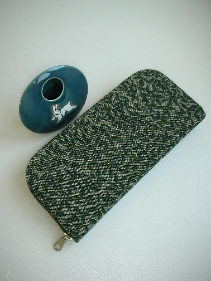 Kyoto fu weaving dyed Linen[leaf small pattern]-long clip/wallet/coin purse/gift - Wallets - Cotton & Hemp Green