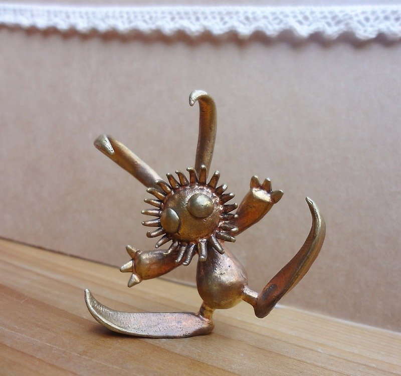 Clown rabbit Bronze hand even for small / healing decorations - ของวางตกแต่ง - โลหะ สีทอง