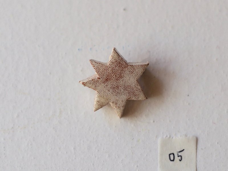 star broach - Brooches - Pottery White