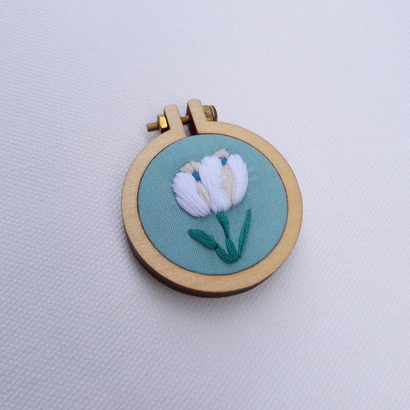 鬱金香 手刺繡 別針 項鍊 耳環 - 胸針 - 繡線 白色