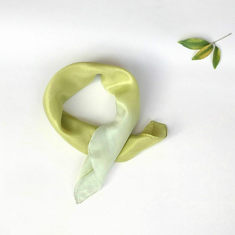 THAni handmade plant-dyed silk scarf mustard green plant-dyed orange gradient silk scarf - ผ้าพันคอ - ผ้าไหม สีเขียว