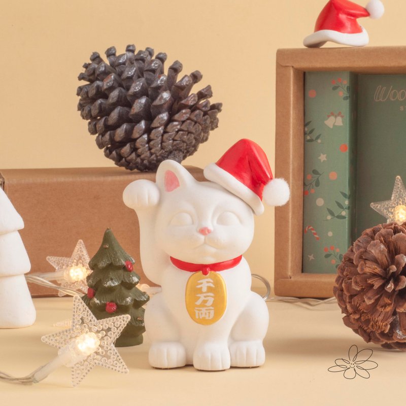 [Christmas limited gift box] | woohuang | Cement material | snow white beckoning cat in Christmas hat - ตุ๊กตา - ปูน ขาว