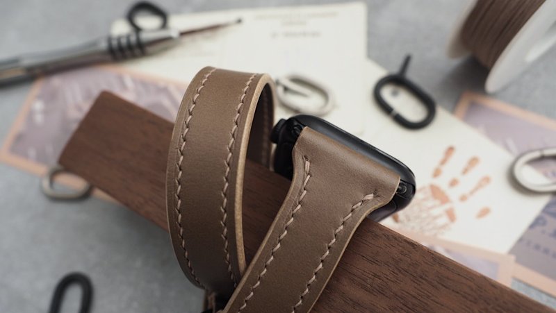 純手工牛皮愛馬仕雙圈款蘋果AppleWatch錶帶 客製化刻字禮物 訂製 - 錶帶 - 真皮 卡其色