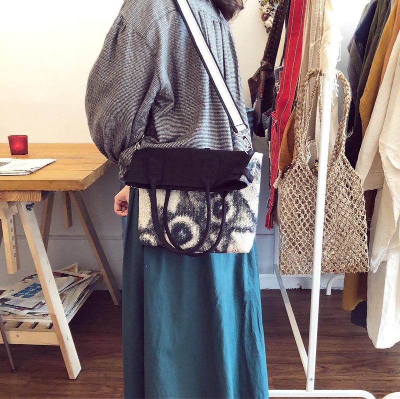 刺繡 三用 反摺包 / 赫本的禮服 (加勒白眼蝶) - 側背包/斜背包 - 棉．麻 黑色