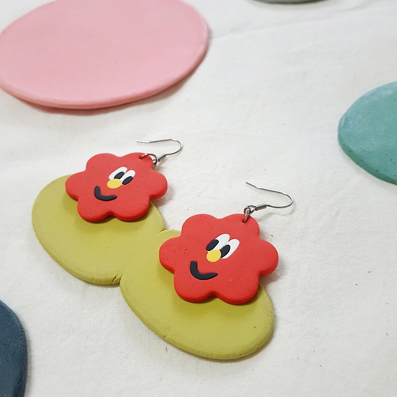 ㄎ ㄧ ㄤ series earrings-orange clouds with cute expression in medium size (the Clip-On can be changed)