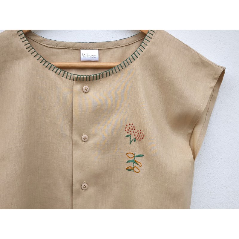 Embroidery | Linen | Light brown round neck shirt with sleeves - 女上衣/長袖上衣 - 棉．麻 卡其色