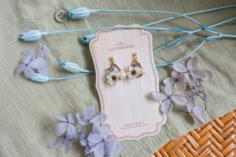 Elegant French white plum UV glue handmade earrings - Earrings & Clip-ons - Plants & Flowers 