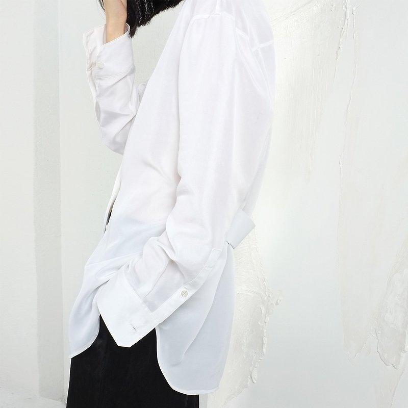 Gao fruit / GAOGUO original designer brand women's minimalist silhouette silk waist long-sleeved white shirt shirt - เสื้อเชิ้ตผู้หญิง - ผ้าไหม ขาว