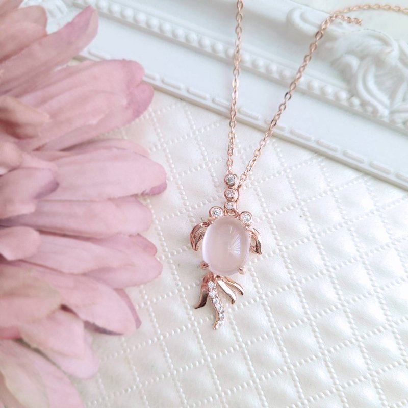 [Out of print and out of print] Youyou. Cat's eye rose quartz goldfish shape 925 Silver short necklace (only two pieces) - สร้อยคอ - เงินแท้ สึชมพู