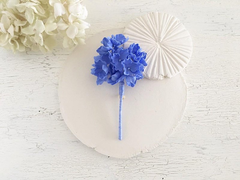 コットン紫陽花のコサージュ -marine blue- - ブローチ - コットン・麻 ブルー