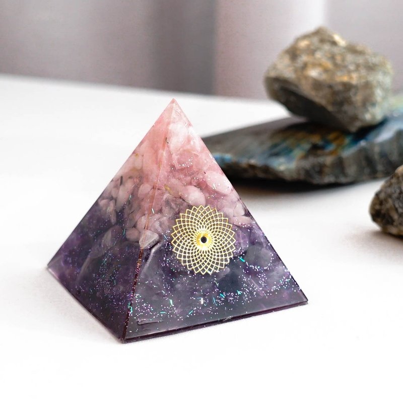 預訂【粉晶、紫晶】奧根水晶能量金字塔Orgonite 6x6 cm - 擺飾/家飾品 - 水晶 多色