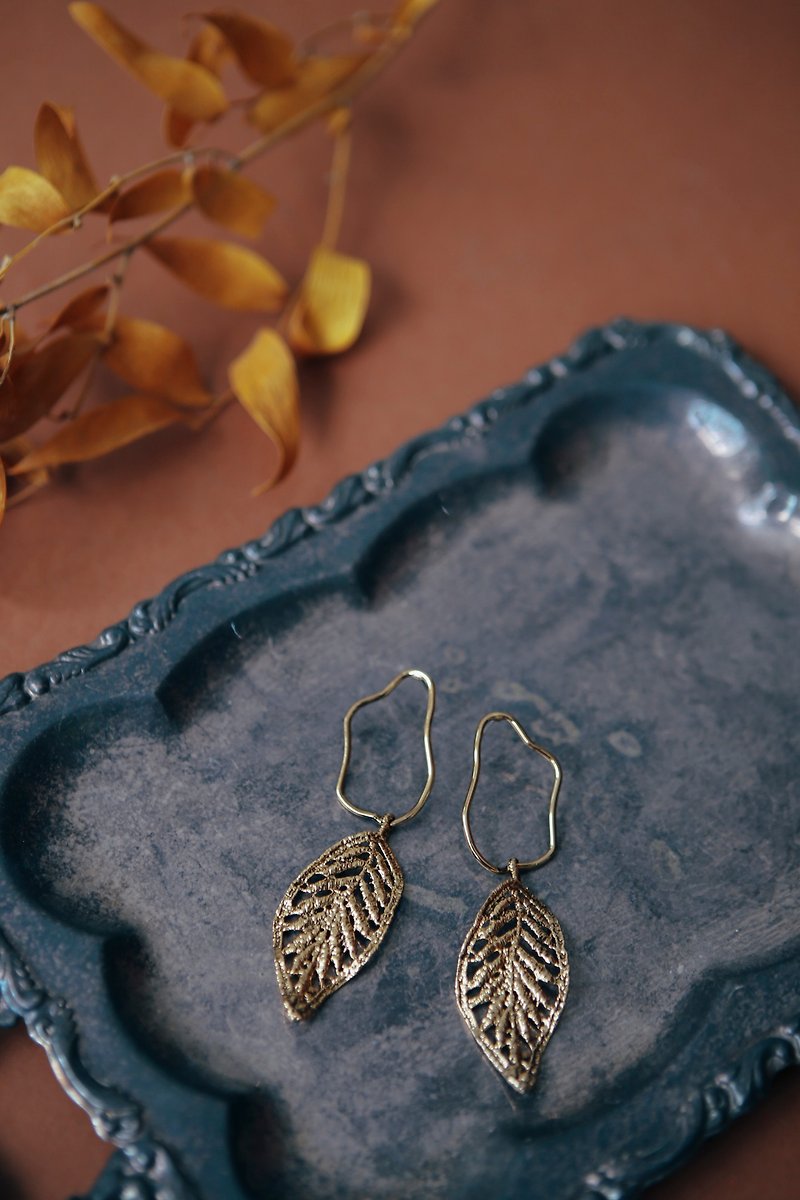 COR-DATE / Line leaf pattern earrings - Earrings & Clip-ons - Other Materials 