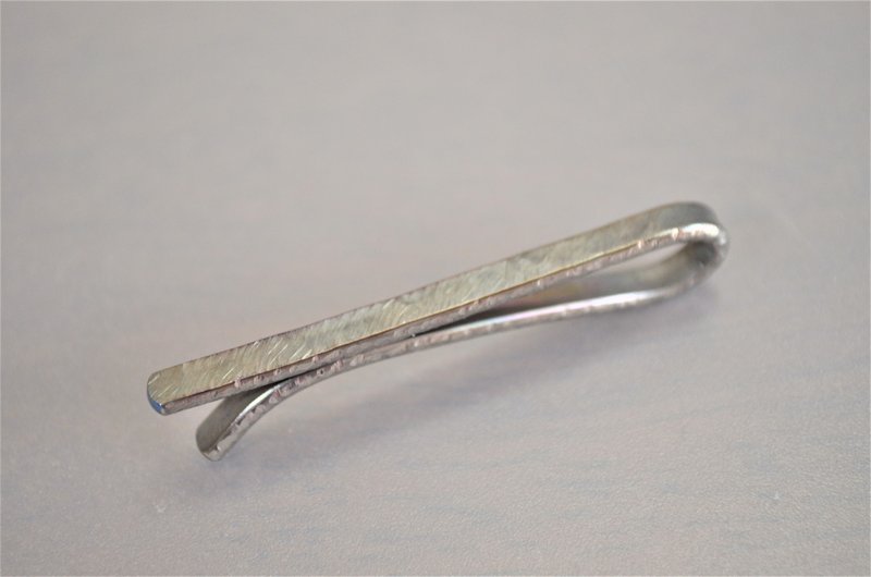 titanium tie bar・純チタンネクタイピン・荒し鎚目・光と若草 - 領帶/領帶夾 - 其他金屬 多色