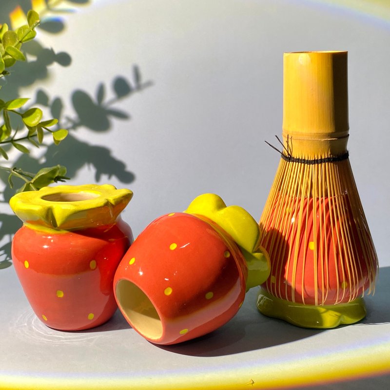 Handmade Strawberry ceramic whisk stand, Chasen holder - 其他 - 陶 紅色