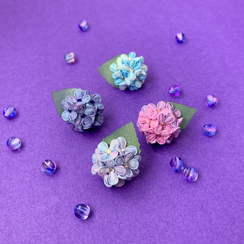 (hydrangea purple yang) fine cloth flower flower group earrings つまみ fine work - Earrings & Clip-ons - Cotton & Hemp Multicolor