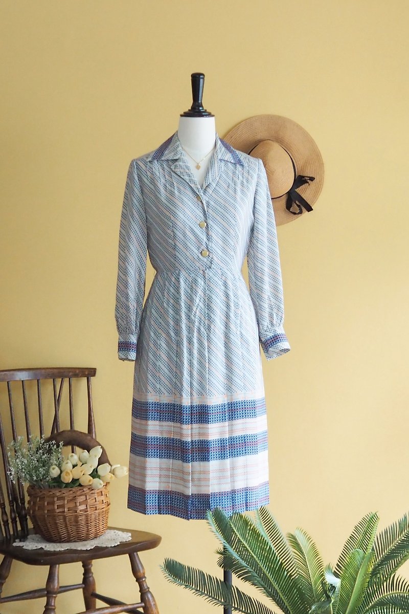 VINTAGE Retro dress, Light gray and blue color, size M - ชุดเดรส - เส้นใยสังเคราะห์ สีน้ำเงิน