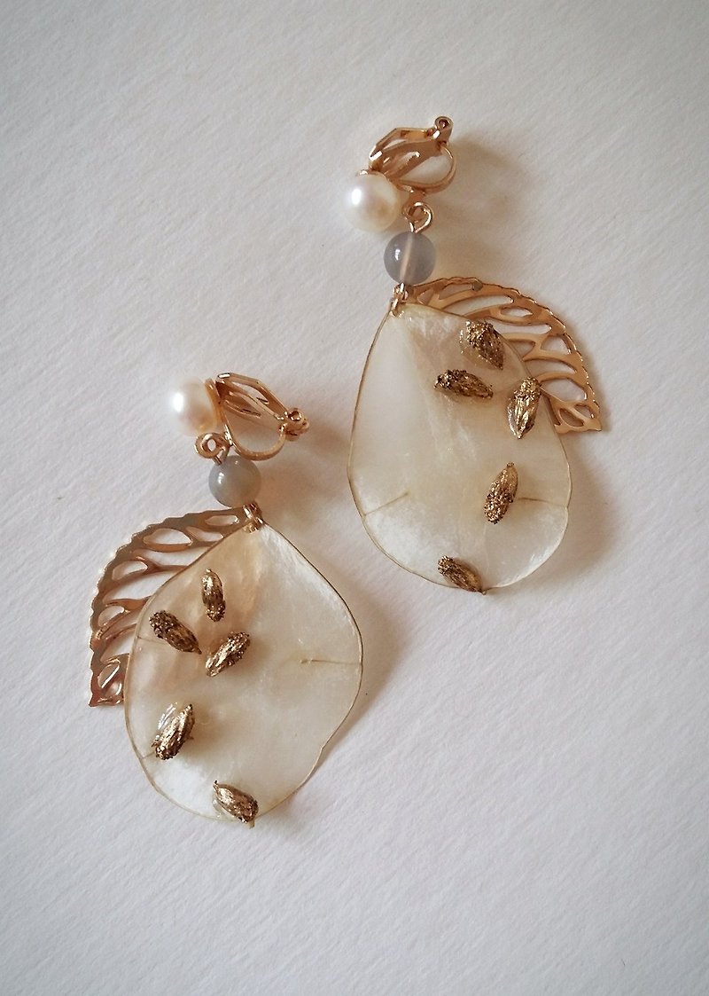 Treasure * Silver flower pearl earrings ear clip Christmas gift