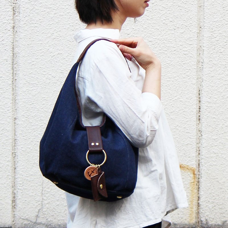 polta mini denim-dark brown denim x leather bag - กระเป๋าถือ - ผ้าฝ้าย/ผ้าลินิน สีน้ำเงิน