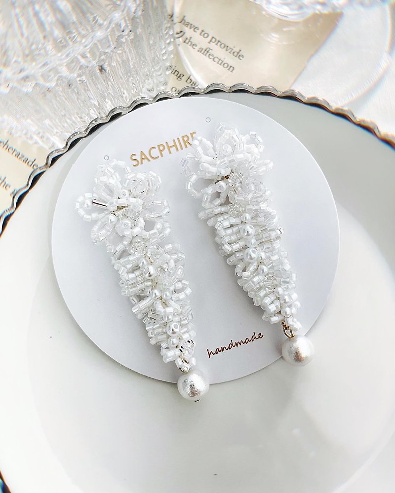 氷と雪の手作りビーズフラワーイヤリング花嫁の結婚式の装飾品コットンビーズ