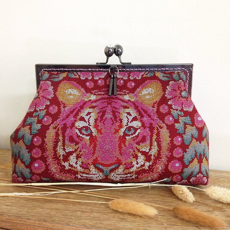 Miss Zheng ordered the package tiger flower in the mouth package - Messenger Bags & Sling Bags - Cotton & Hemp Multicolor
