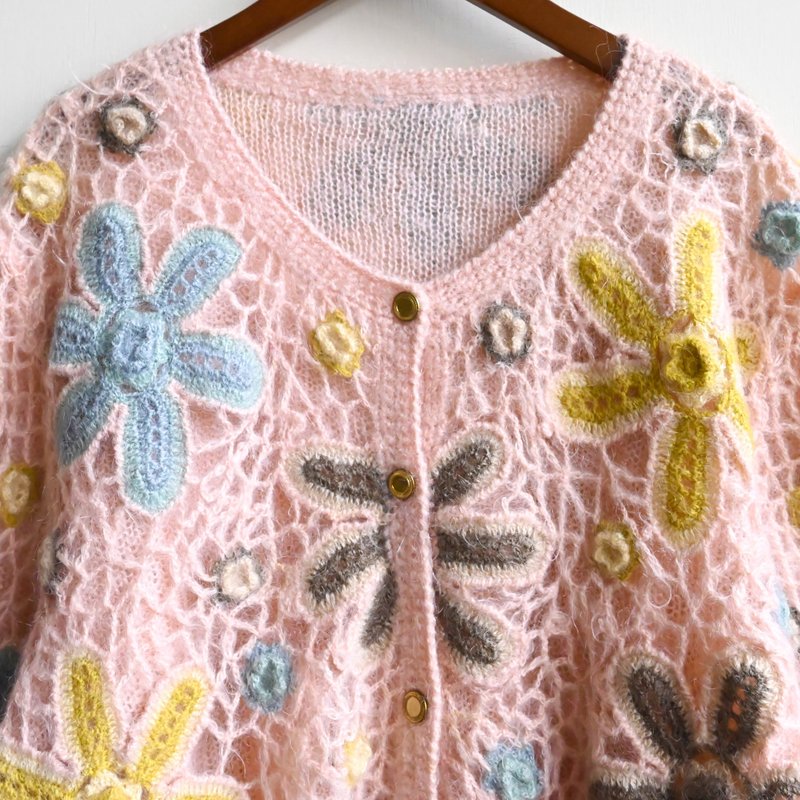 [Egg Plant Vintage] Soft Pink Flower Dream Woven Flower Vintage Sweater Jacket - สเวตเตอร์ผู้หญิง - ไฟเบอร์อื่นๆ สึชมพู