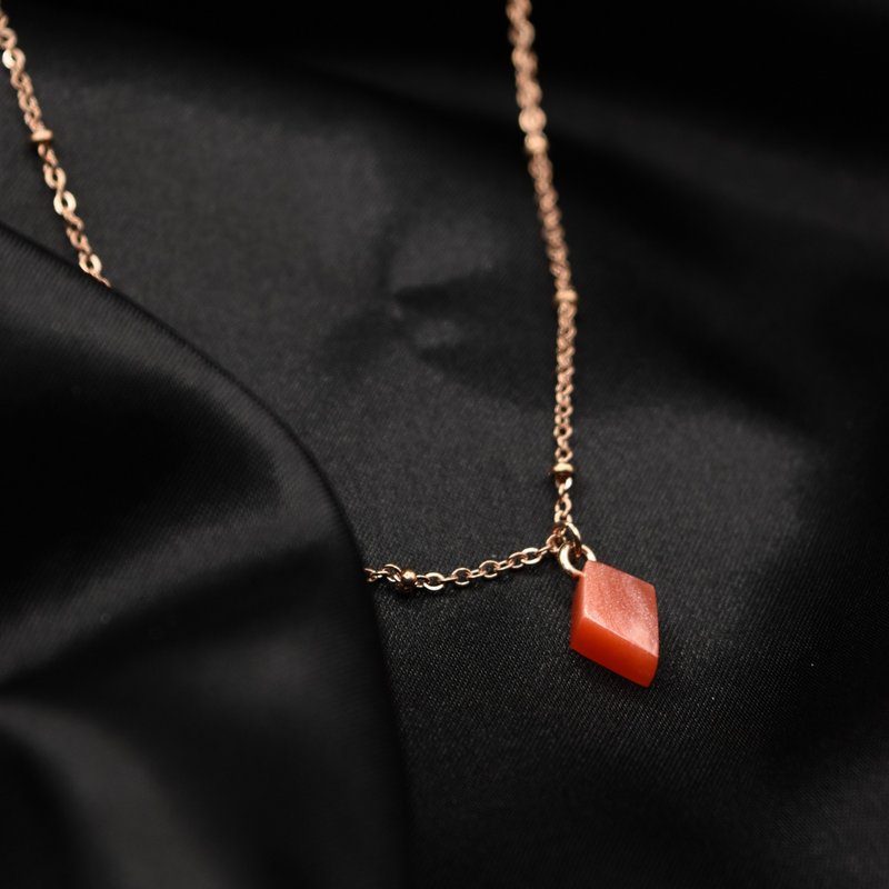 The red pendant Courage - สร้อยคอ - วัสดุอื่นๆ สีแดง