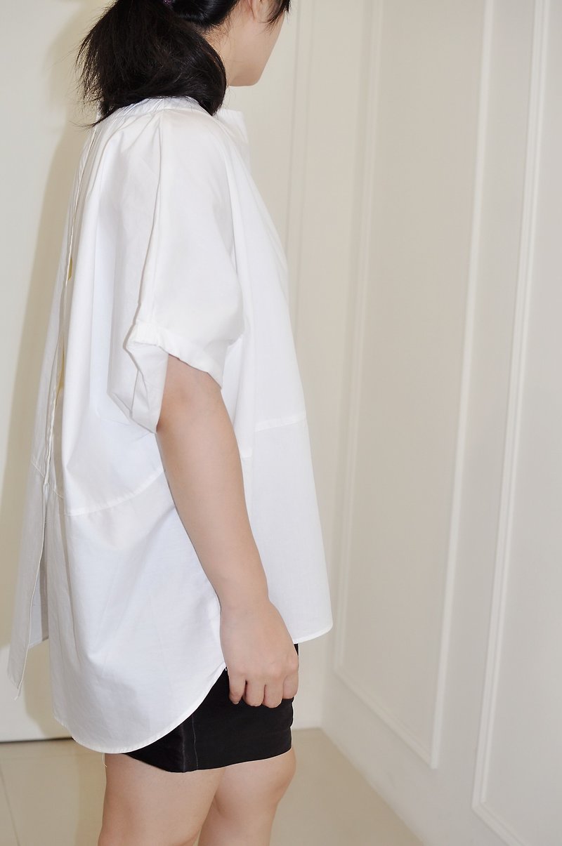 Flat 135 X Taiwan designer series partial white cotton fabric comfortable short-sleeved top - Women's Shorts - Cotton & Hemp White