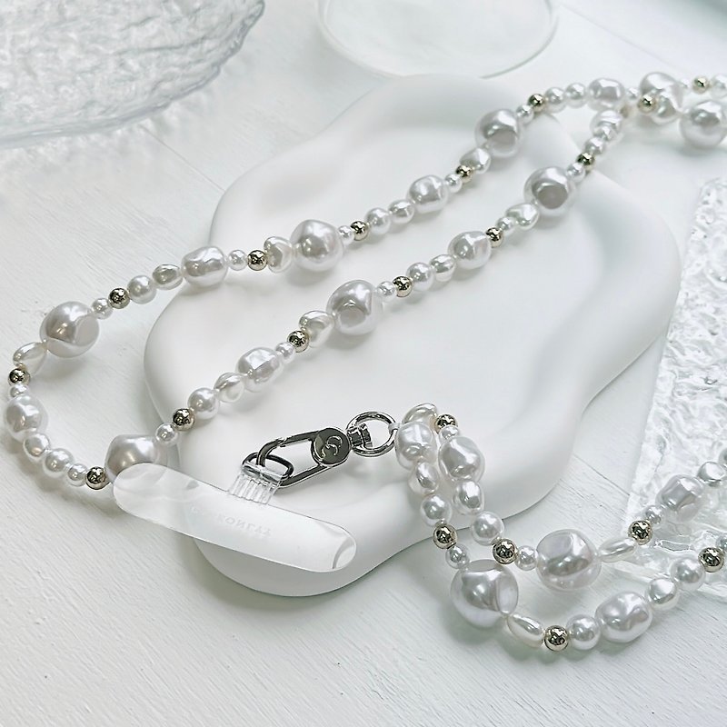 Fully handmade Silver buckle pearl beaded mobile phone lanyard with transparent clip - เชือก/สายคล้อง - พลาสติก 