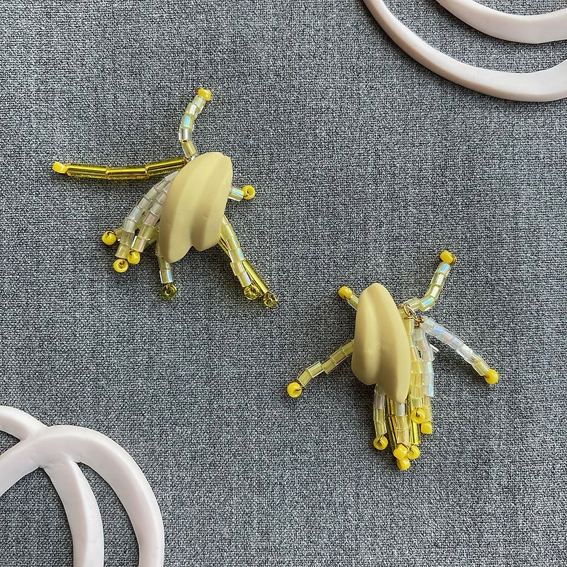 #5 黃括號  耳環 : 手工製作軟陶 - 耳環/耳夾 - 黏土 黃色