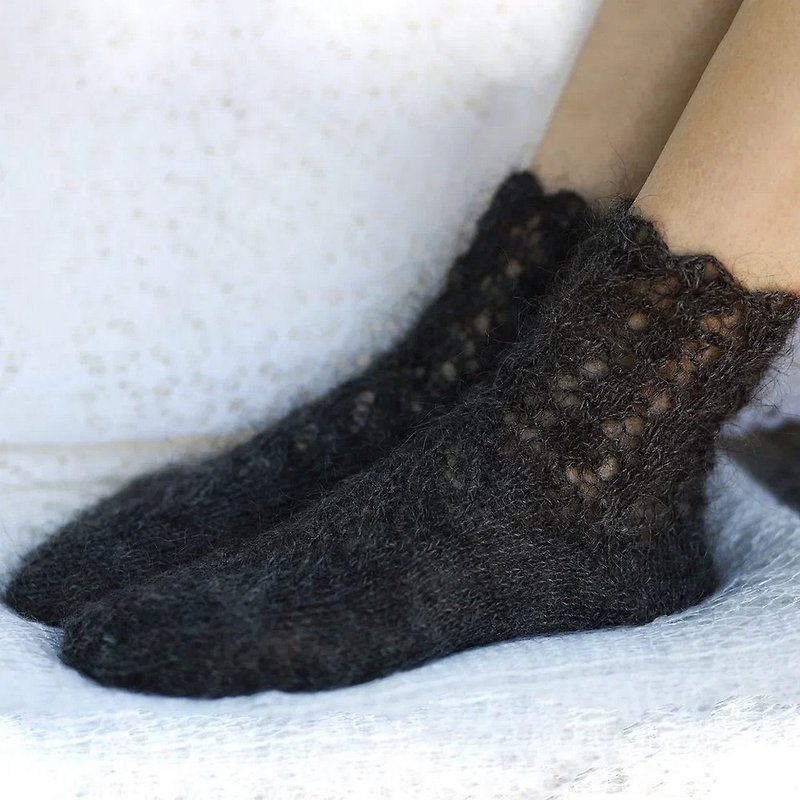 Grey Socks Crafted with Natural Fibers and Goat Down, a Gift to Cherish - ถุงเท้า - ขนของสัตว์ปีก สีเทา