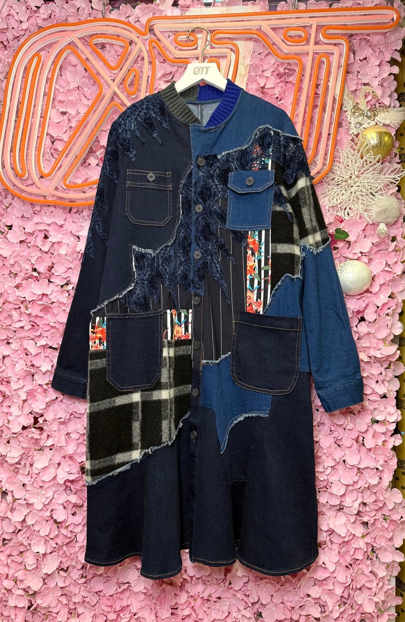 OTT only one-of-a-kind Japanese two-color denim patchwork floral checkered velvet lace long coat - เสื้อแจ็คเก็ต - วัสดุอื่นๆ สีน้ำเงิน