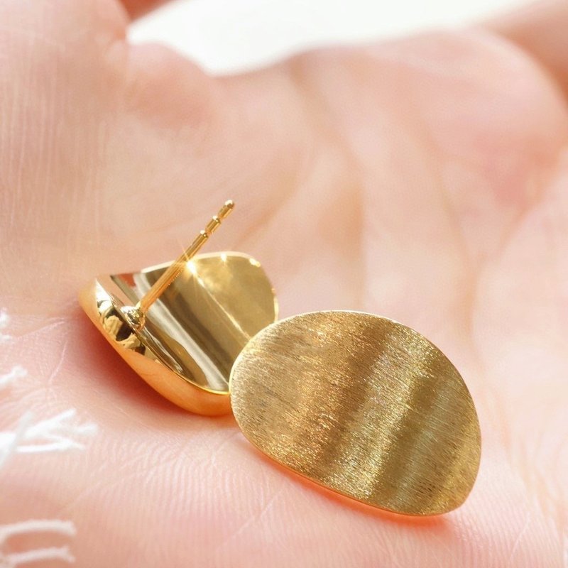 【WhiteKuo】18K Camber Brushed Simple Stud Earrings Earrings - Earrings & Clip-ons - Precious Metals Gold