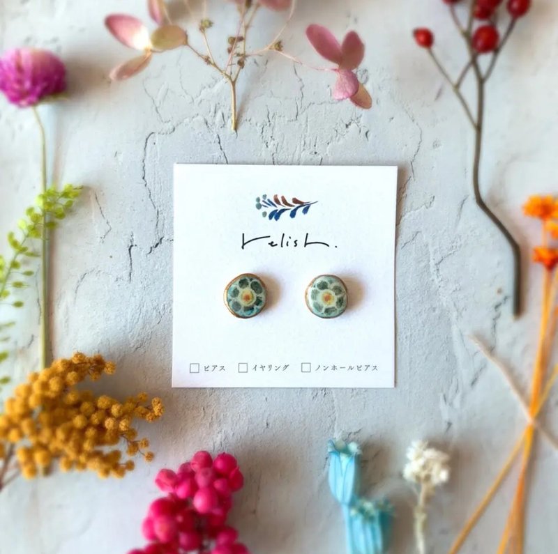 Flowers blooming around the ears Pottery Clip-On Non-piercing Earrings Small Small Traditional Craft Ceramics Ceramics Simple Round Gold Gold Green Green Light Blue - ต่างหู - ดินเผา สีน้ำเงิน