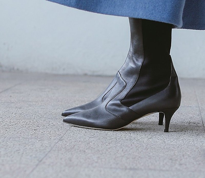Hosiery Gao Tie paste ankle pointed leather thin heel black - รองเท้าบูทยาวผู้หญิง - หนังแท้ สีดำ