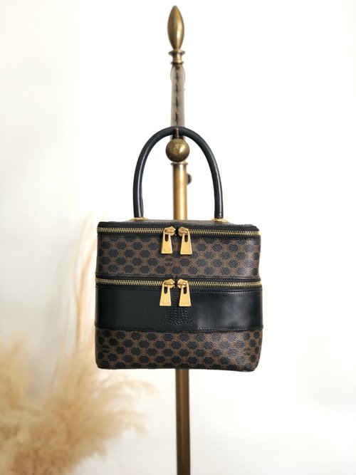 美品 CELINE セリーヌ マカダム トリオンフ バニティ ハンドバッグ 5d7c0c53fa2a793343b191cc51c441