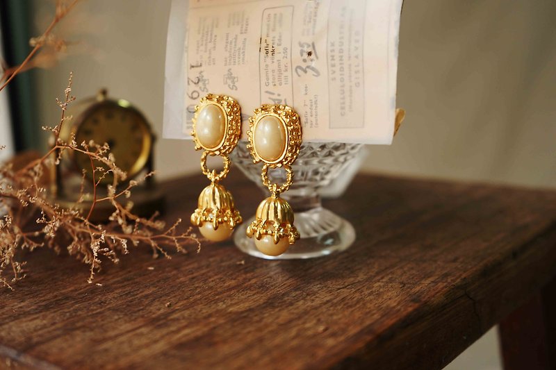 歐洲雜貨-奢華巴洛克珍珠華麗風格-鍍金夾式古董耳環 - 耳環/耳夾 - 其他金屬 金色