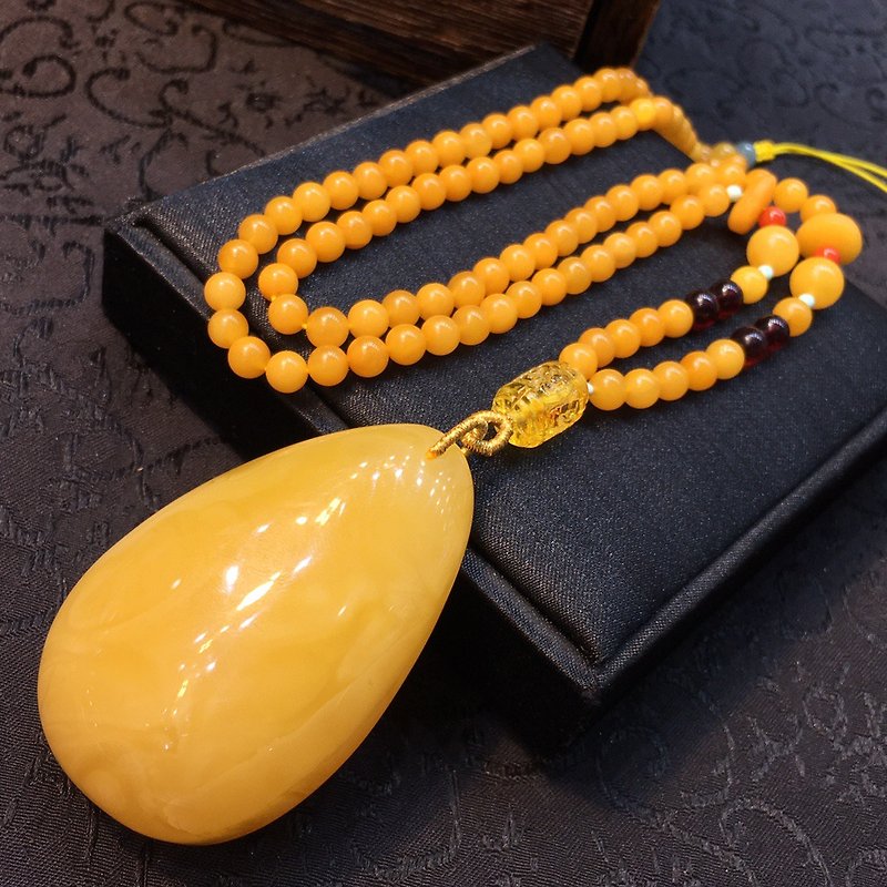 Natural raw ore Russian Wax drop pendant full of honey chicken oil yellow no baking color no optimization Wax thick - Necklaces - Crystal 