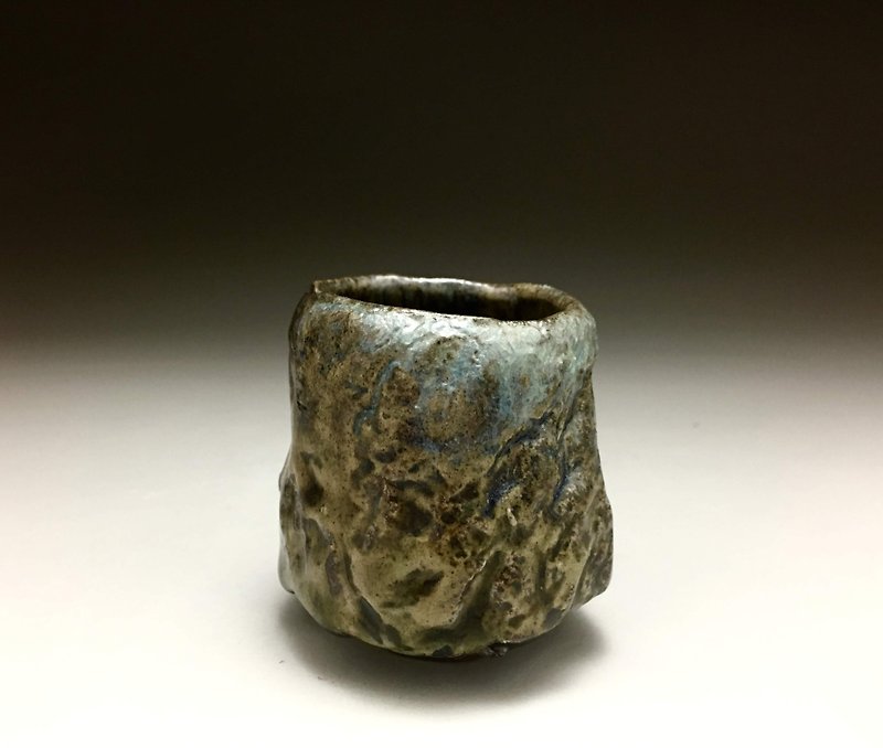 手彫りのティーカップ - 花瓶・植木鉢 - 陶器 