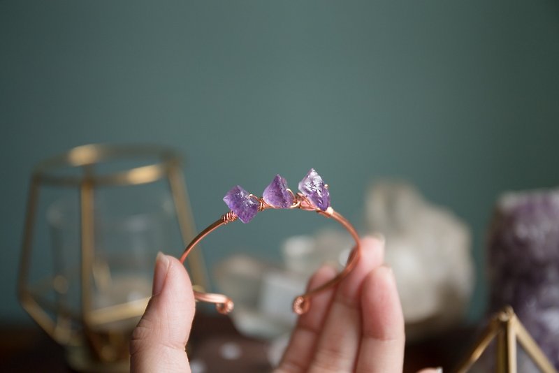 Irregular natural stone amethyst bracelet crystal Bronze wire can color hands Ngag - Bracelets - Gemstone Purple