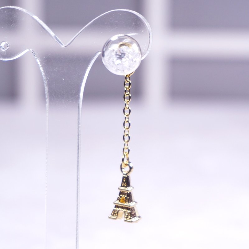 A Handmade white crystal ball earrings with Paris iron tower crane - Earrings & Clip-ons - Glass White