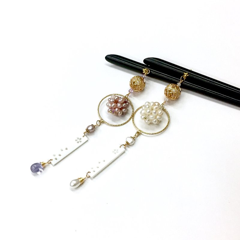 [Ruosang] [Ink] II. Natural pearl wood hairpin. Engraved cherry blossom charm. Japanese style/kimono hair accessories - Hair Accessories - Pearl White
