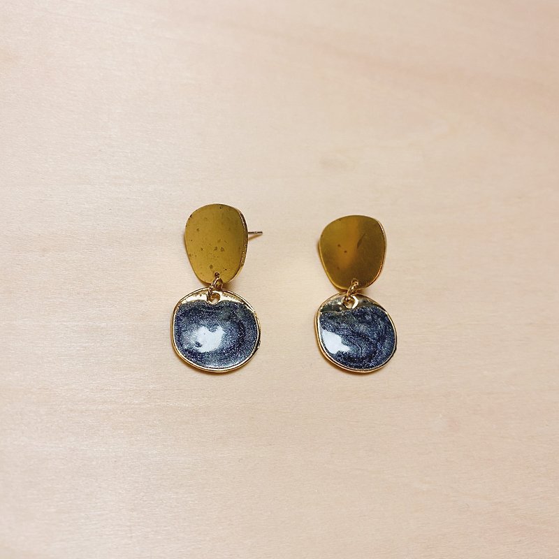 Retro black drip Bronze round earrings