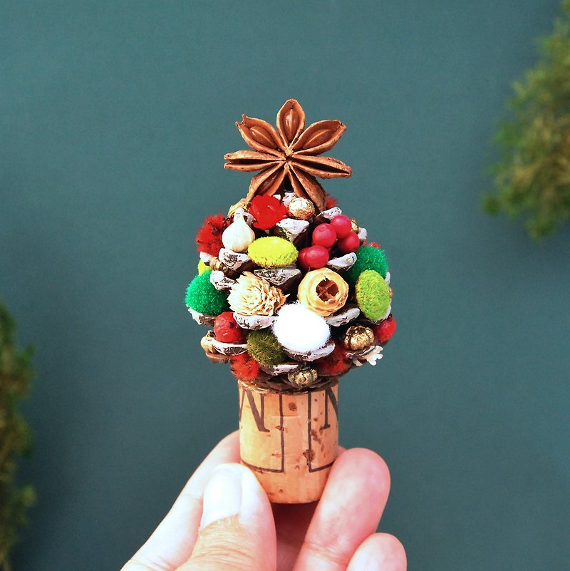 Mini Pine Cone Christmas Tree - Octagonal Christmas Gift Exchange - ของวางตกแต่ง - พืช/ดอกไม้ สีเขียว