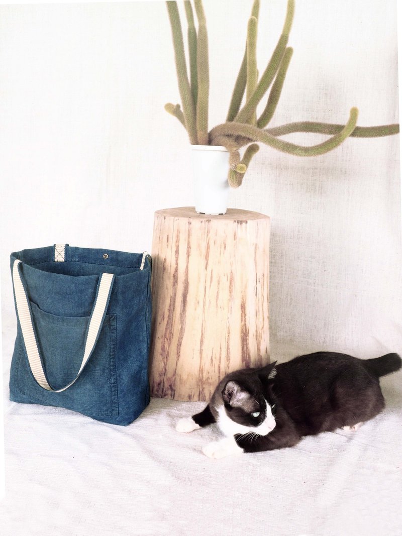 Light Navy. Stripy straps Indigo dip dyed totebag - 側背包/斜背包 - 棉．麻 藍色