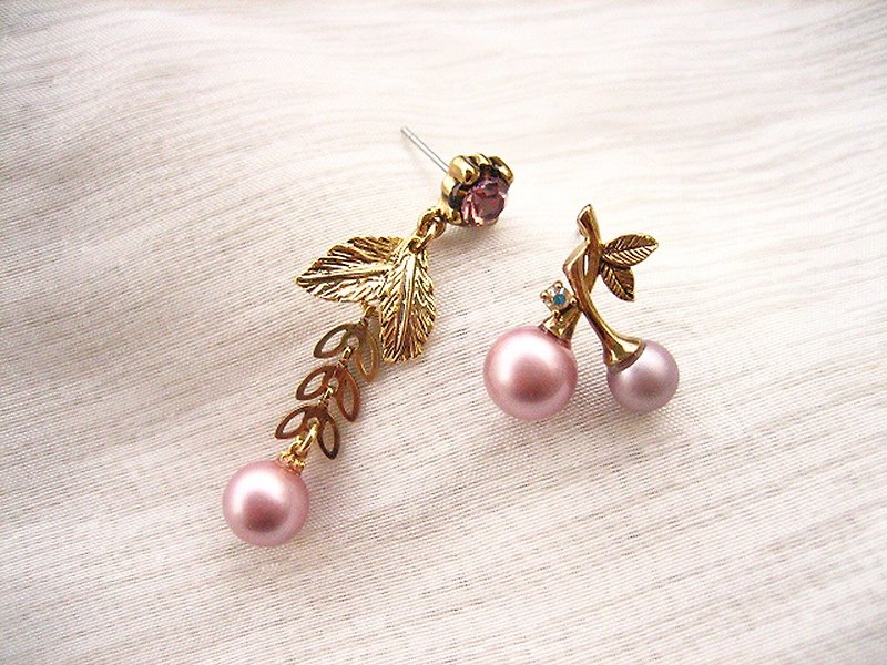Fruit Ear-Pink Purple Pearl and Diamond Asymmetric Fruit Earrings - ต่างหู - ทองแดงทองเหลือง สีม่วง